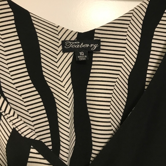 Tea berry sleeveless dress, Size 10, black and white - Picture 2 of 3